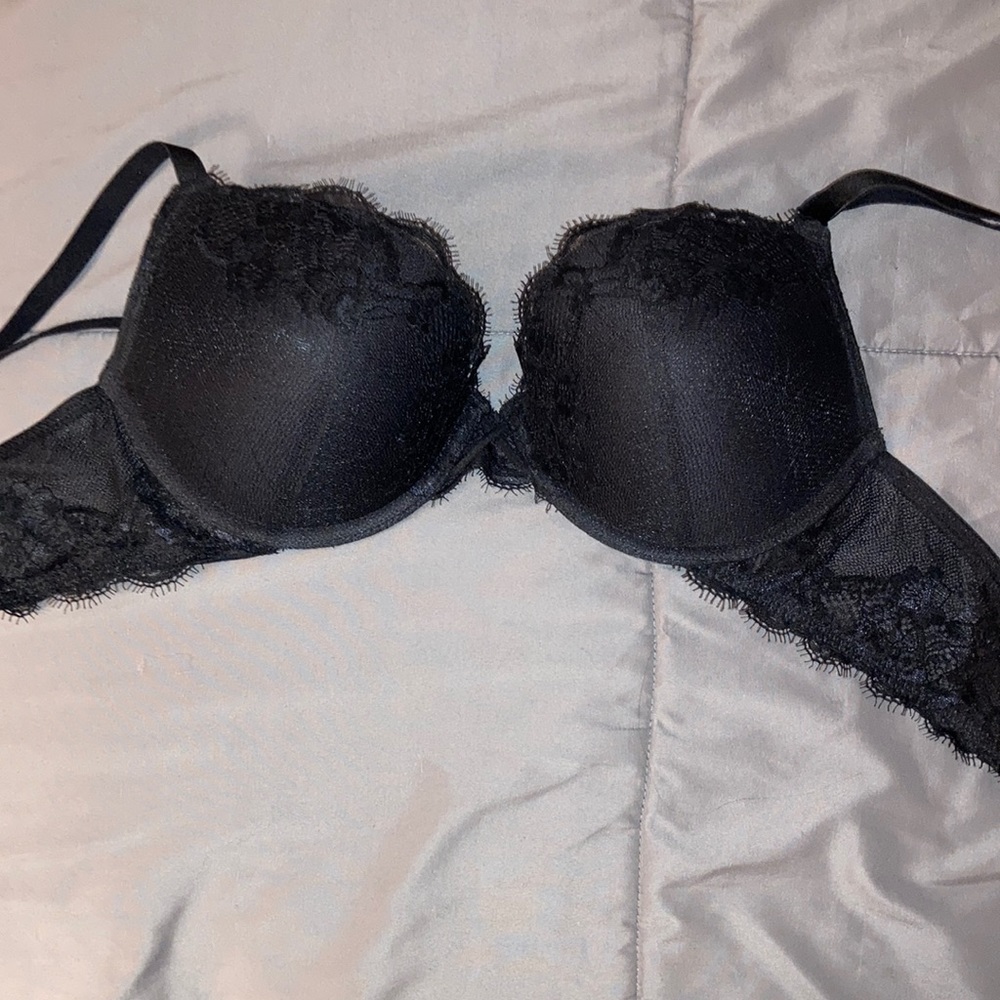 Black laced push up bra